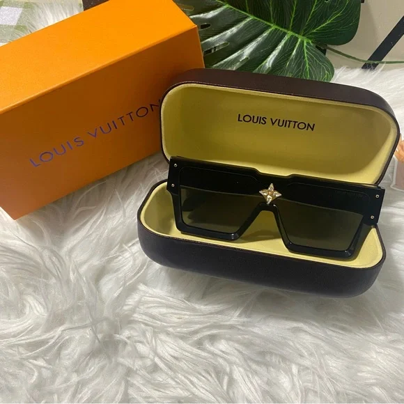Louis Vuitton Black Sunglasses - Picture 2 of 7